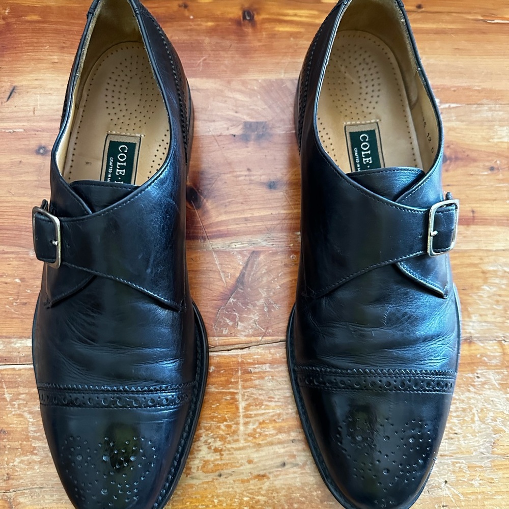 Men leather dress shoes